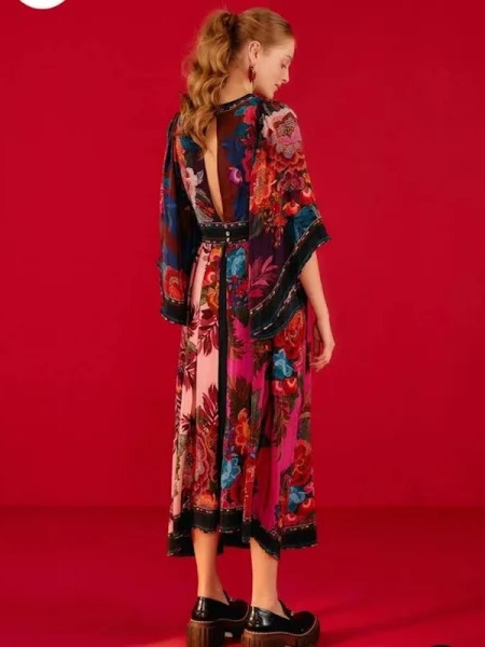 FLASHSALE 💫 FARM Rio V‑Neck Floral Maxi Dress in Pink, Navy & Magenta - Picture 2 of 6